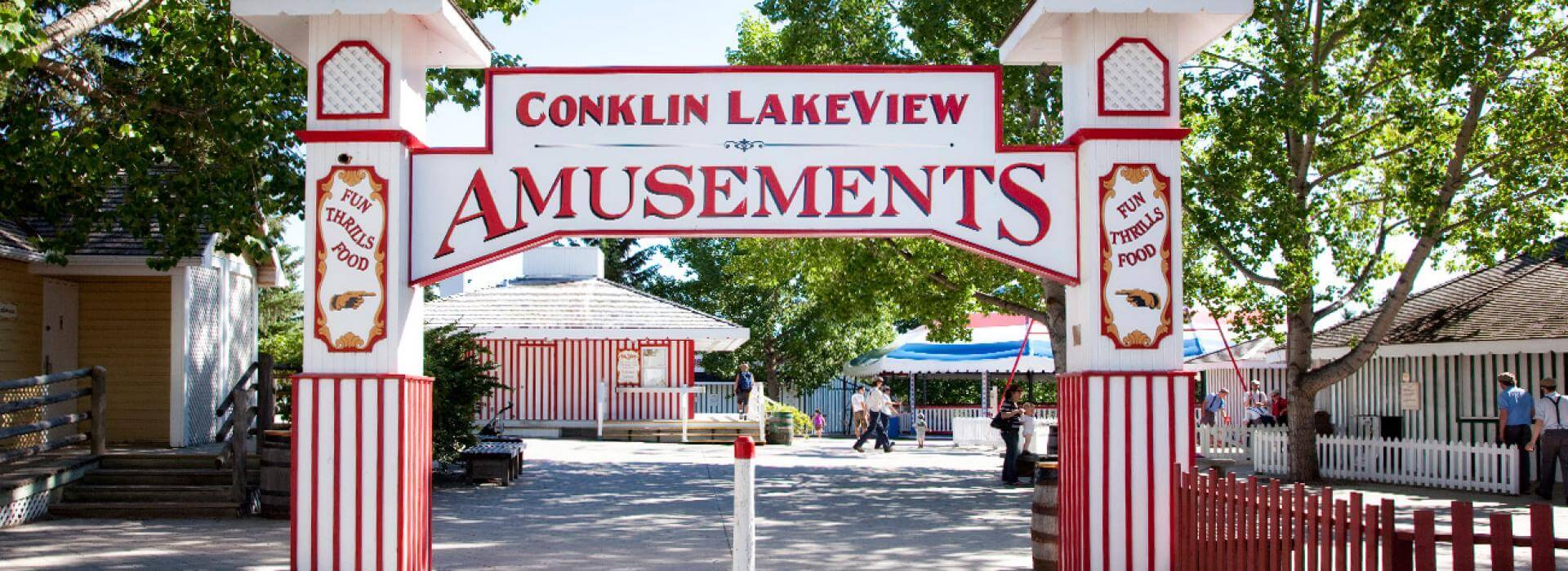 entrace of the amusement park with 2 pillars on the side and large sign in the middle saying Conklin Lakeview Amusements 