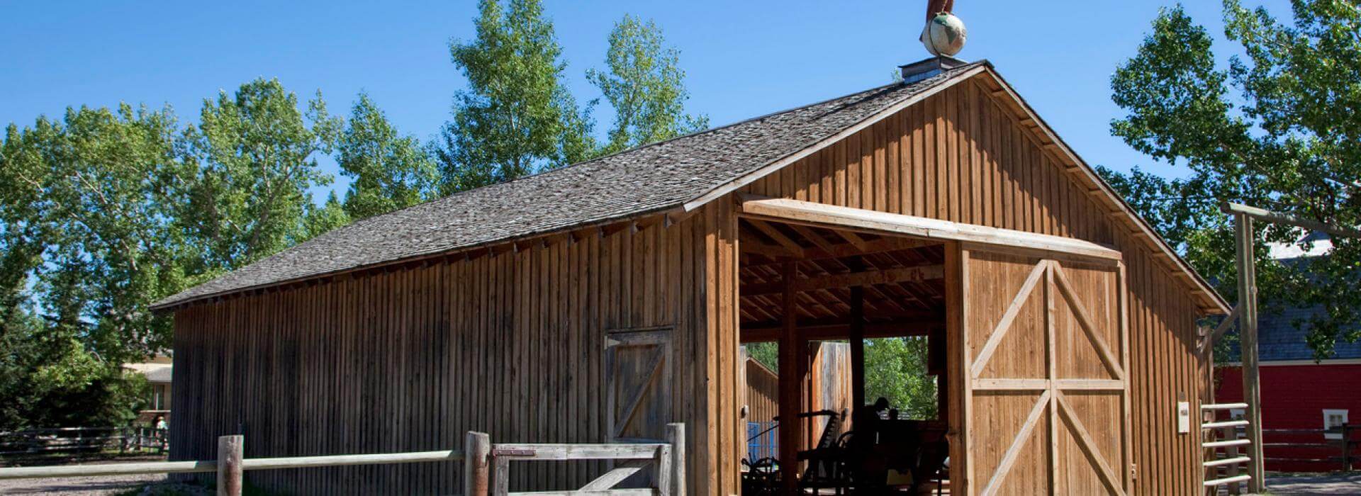 1 story barn made of wood