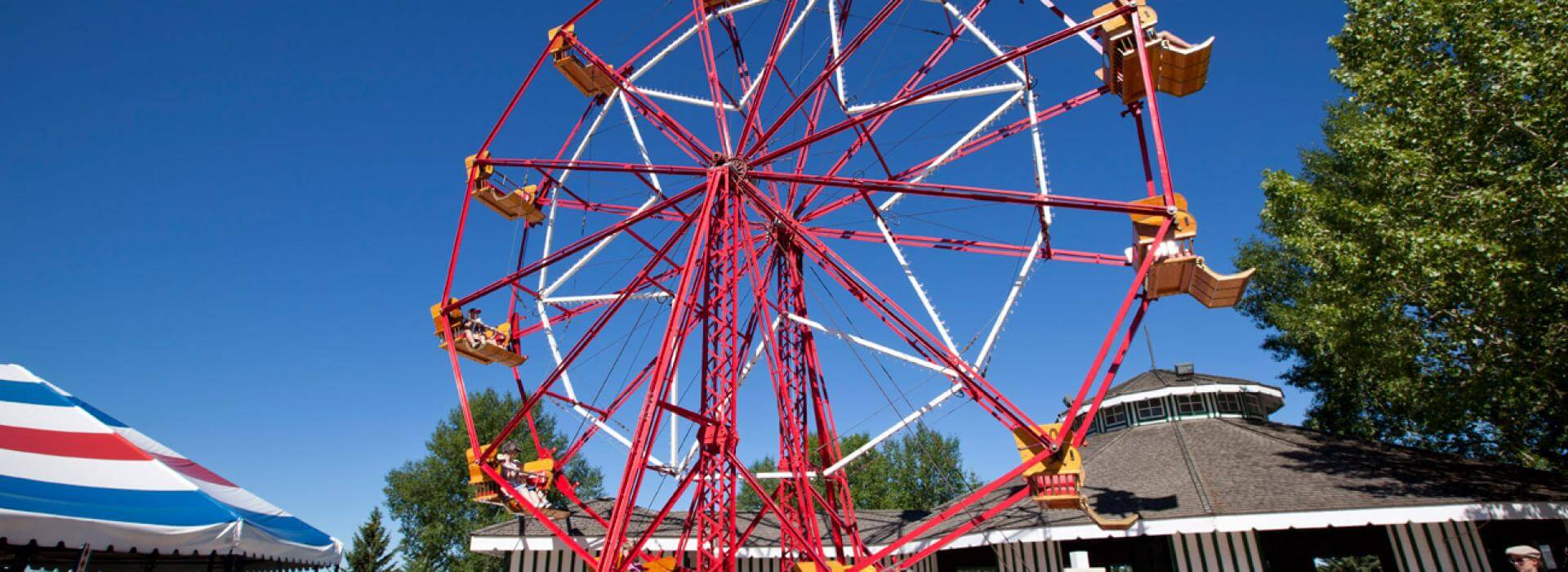 Large Ferris wheel with sky in background